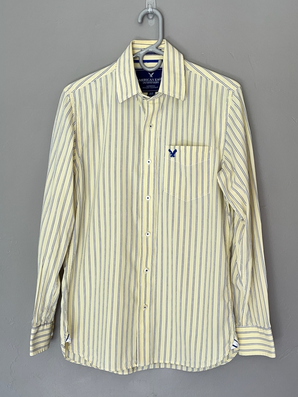 AE Mens Vintage Fit Size M Classic 90s Casual Preppy Button Up Yellow Blue Shirt
